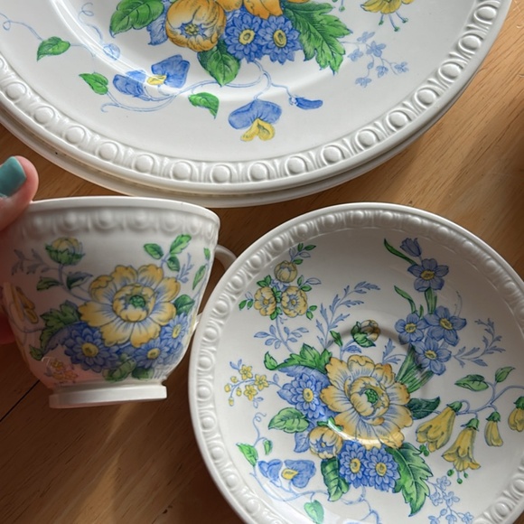 Copeland Spode Raeburn tea cups/saucers + two dinner plates - Picture 5 of 7